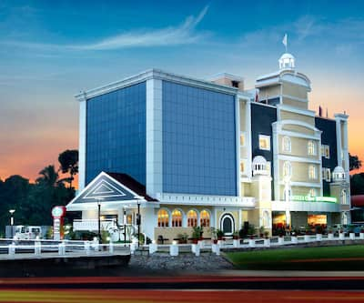 https://imgcld.yatra.com/ytimages/image/upload/t_hotel_yatra_city_desktop/v1427688556/Domestic Hotels/Hotels_Kottayam/Hotel Olive International/Overview.jpg